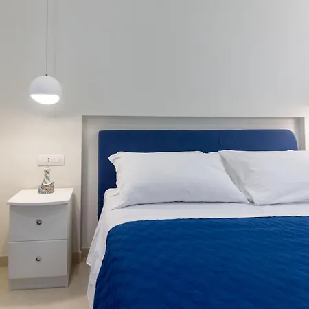 Maison Marine アパート *